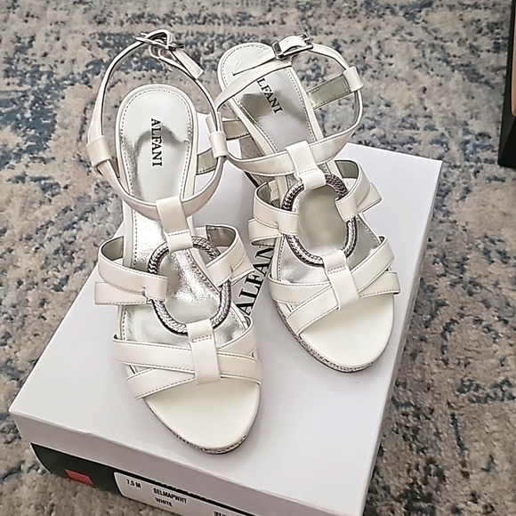 Alfani Strappy Sandals, NIB, Size 7.5M, - Picture 1 of 7